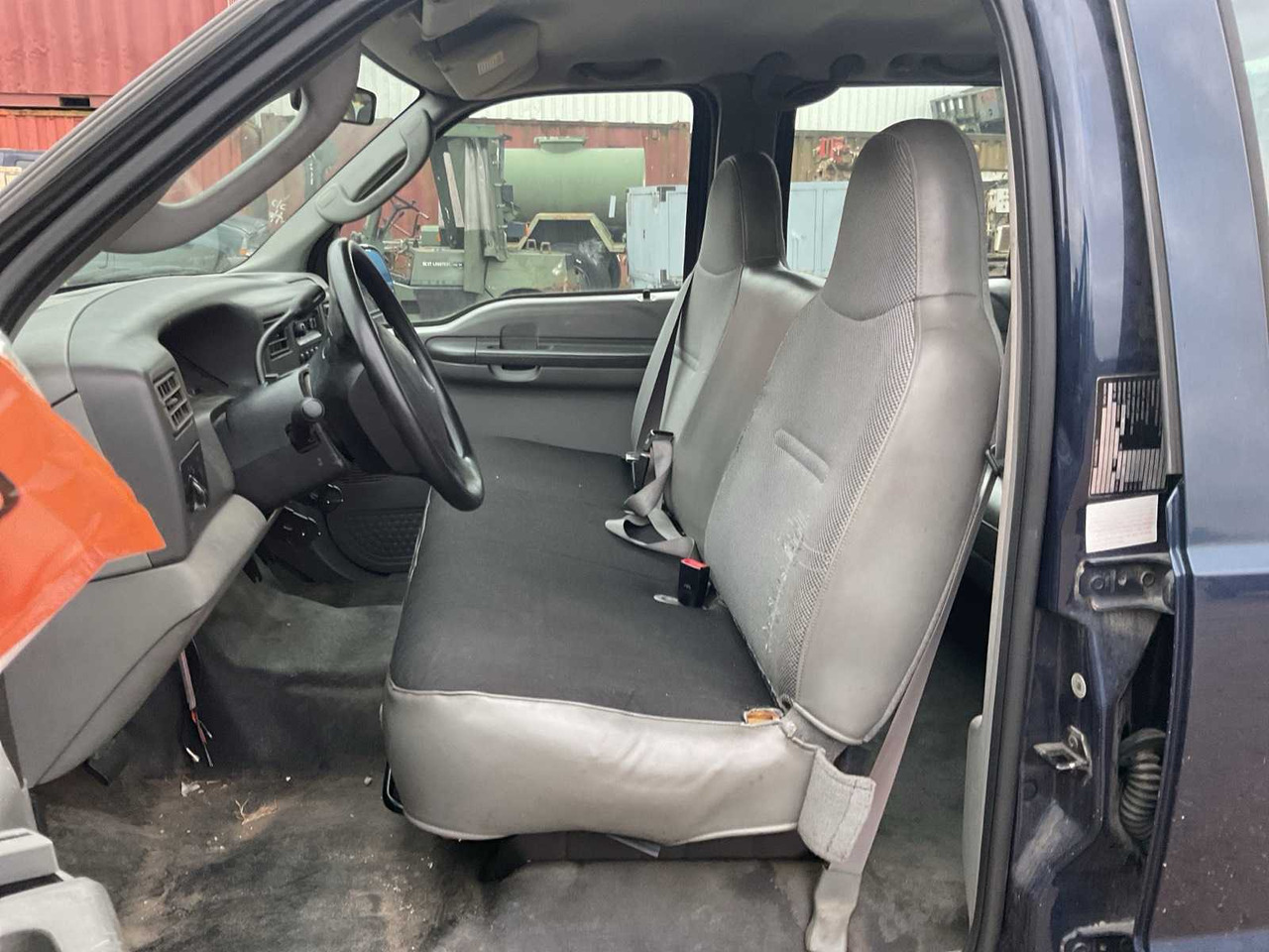 2003 FORD PICKUP F 350 COMMERCIAL VEHICLE - شاحنة التوصيل: صورة 5 2003 FORD PICKUP F 350 COMMERCIAL VEHICLE - شاحنة التوصيل: صورة 5