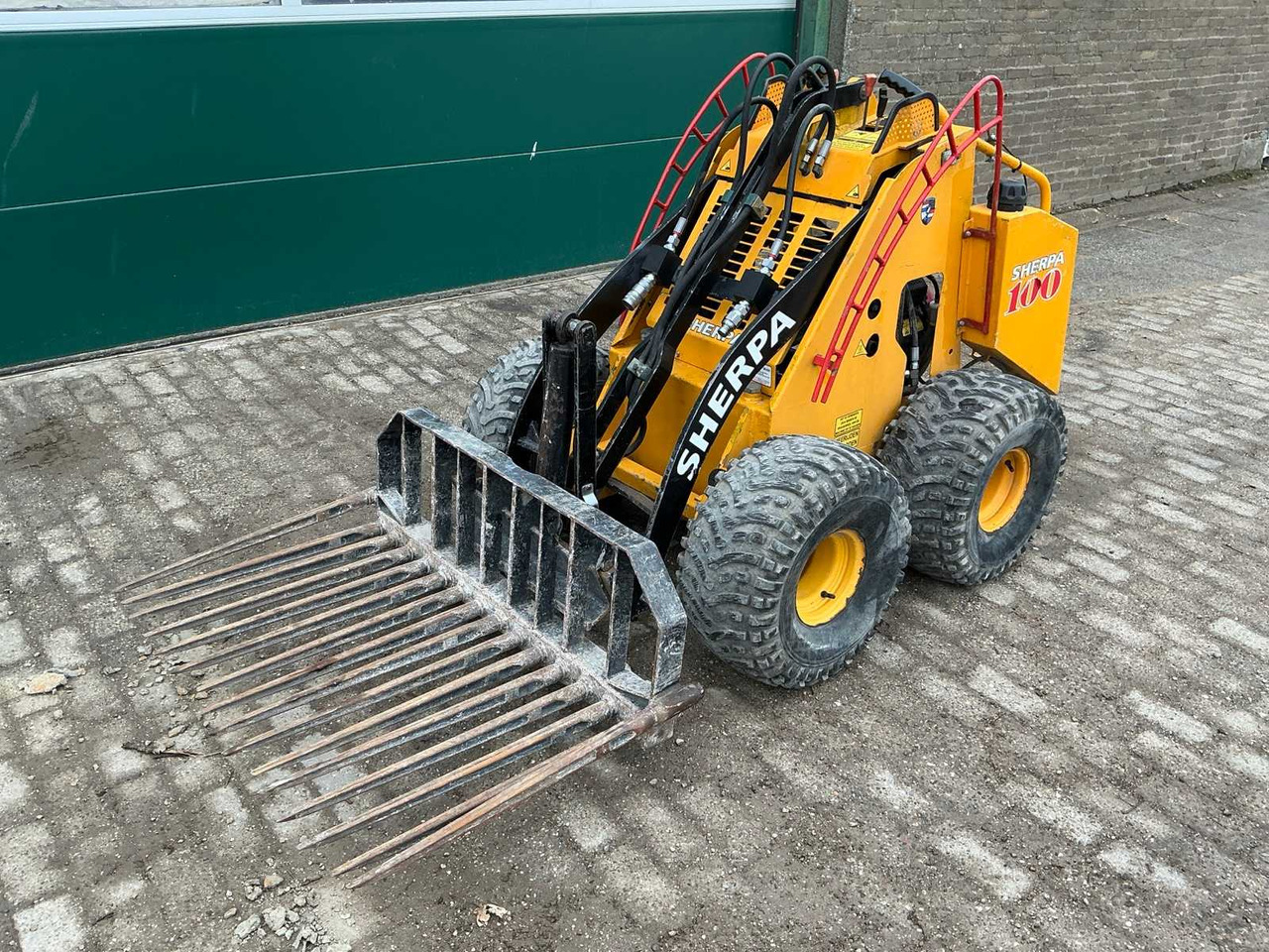 2003 SHERPA 100 SKID STEER LOADER - اللودر المجنزر صغير: صورة 1 2003 SHERPA 100 SKID STEER LOADER - اللودر المجنزر صغير: صورة 1