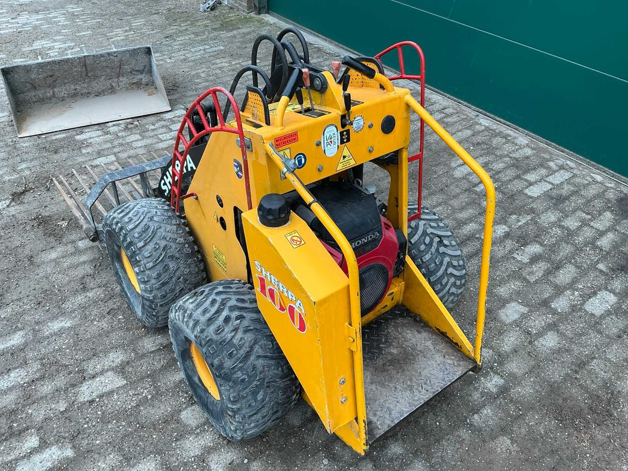 2003 SHERPA 100 SKID STEER LOADER - اللودر المجنزر صغير: صورة 5 2003 SHERPA 100 SKID STEER LOADER - اللودر المجنزر صغير: صورة 5