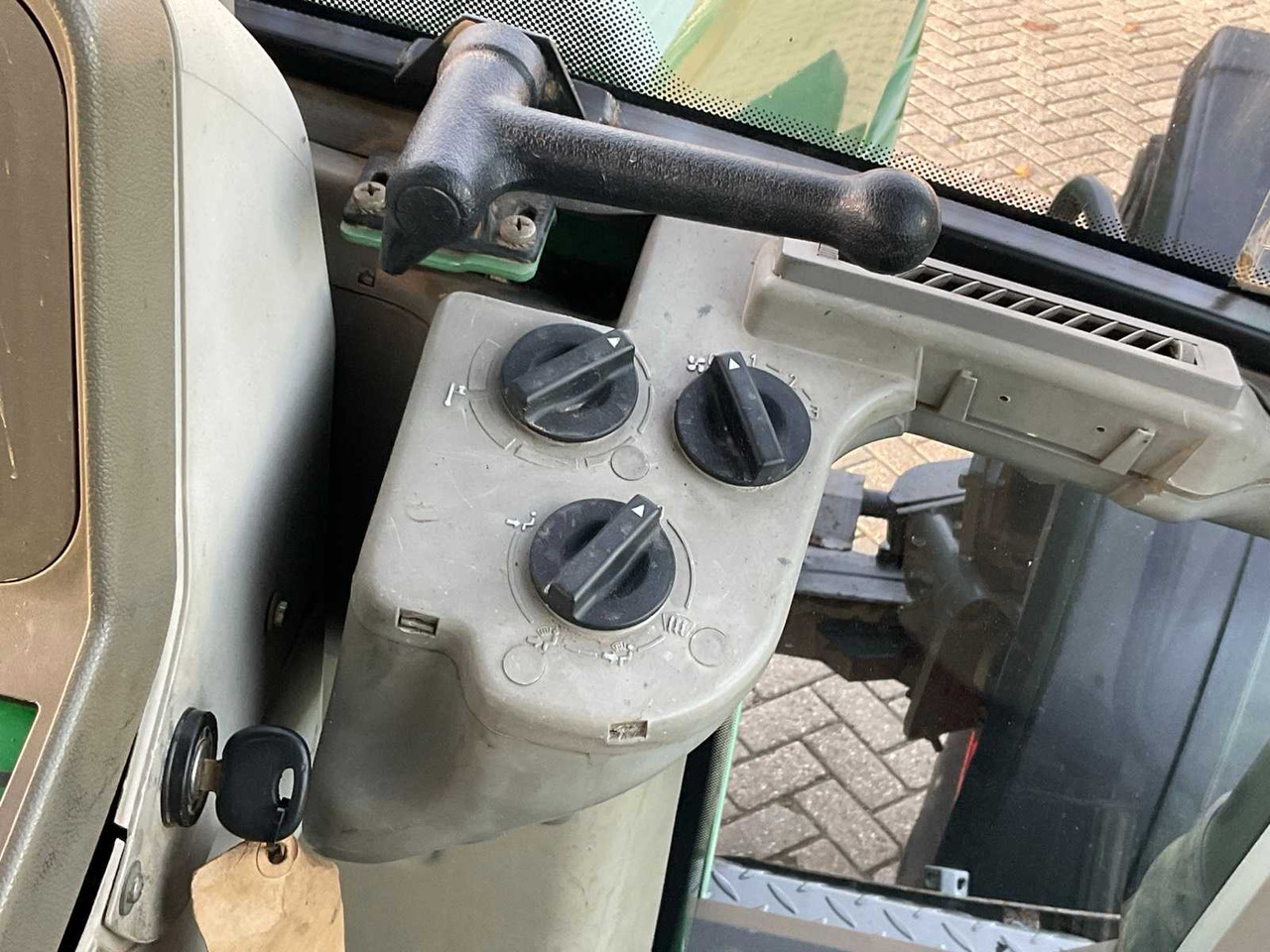 جرار 2004 FENDT 916 VARIO TMS ALL-WHEEL DRIVE AGRICULTURAL TRACTOR: صورة 41 جرار 2004 FENDT 916 VARIO TMS ALL-WHEEL DRIVE AGRICULTURAL TRACTOR: صورة 41