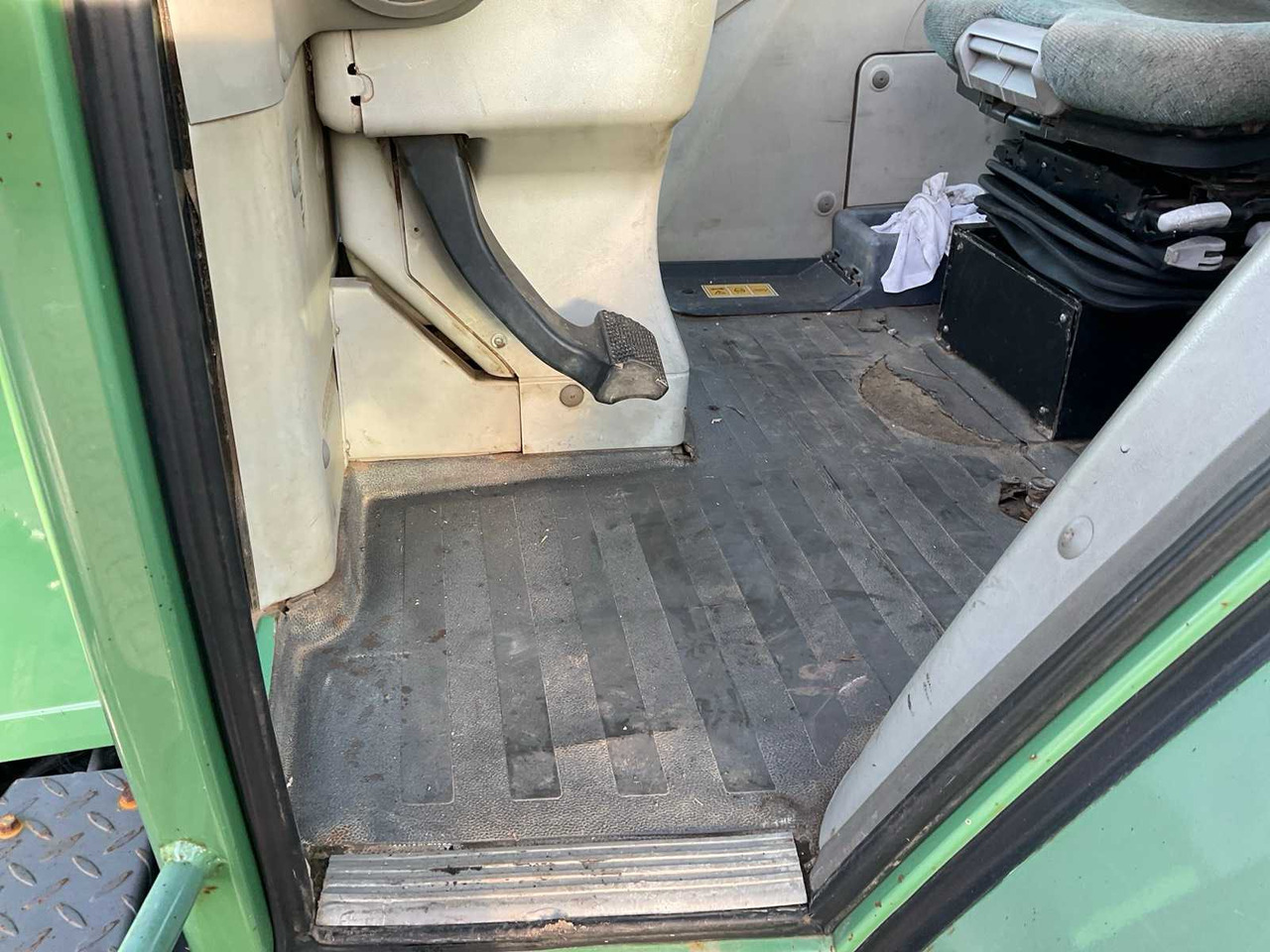 جرار 2004 FENDT 916 VARIO TMS ALL-WHEEL DRIVE AGRICULTURAL TRACTOR: صورة 31 جرار 2004 FENDT 916 VARIO TMS ALL-WHEEL DRIVE AGRICULTURAL TRACTOR: صورة 31