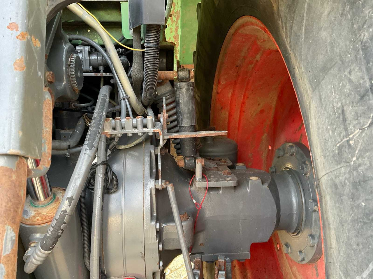 جرار 2004 FENDT 916 VARIO TMS ALL-WHEEL DRIVE AGRICULTURAL TRACTOR: صورة 27 جرار 2004 FENDT 916 VARIO TMS ALL-WHEEL DRIVE AGRICULTURAL TRACTOR: صورة 27