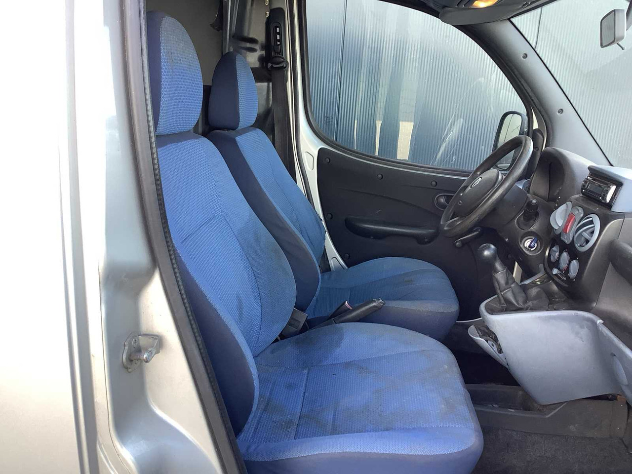 شاحنة التوصيل 2004 - FIAT - DOBLÒ - 1.3 JTD BASIS - COMMERCIAL VEHICLE: صورة 7 شاحنة التوصيل 2004 - FIAT - DOBLÒ - 1.3 JTD BASIS - COMMERCIAL VEHICLE: صورة 7