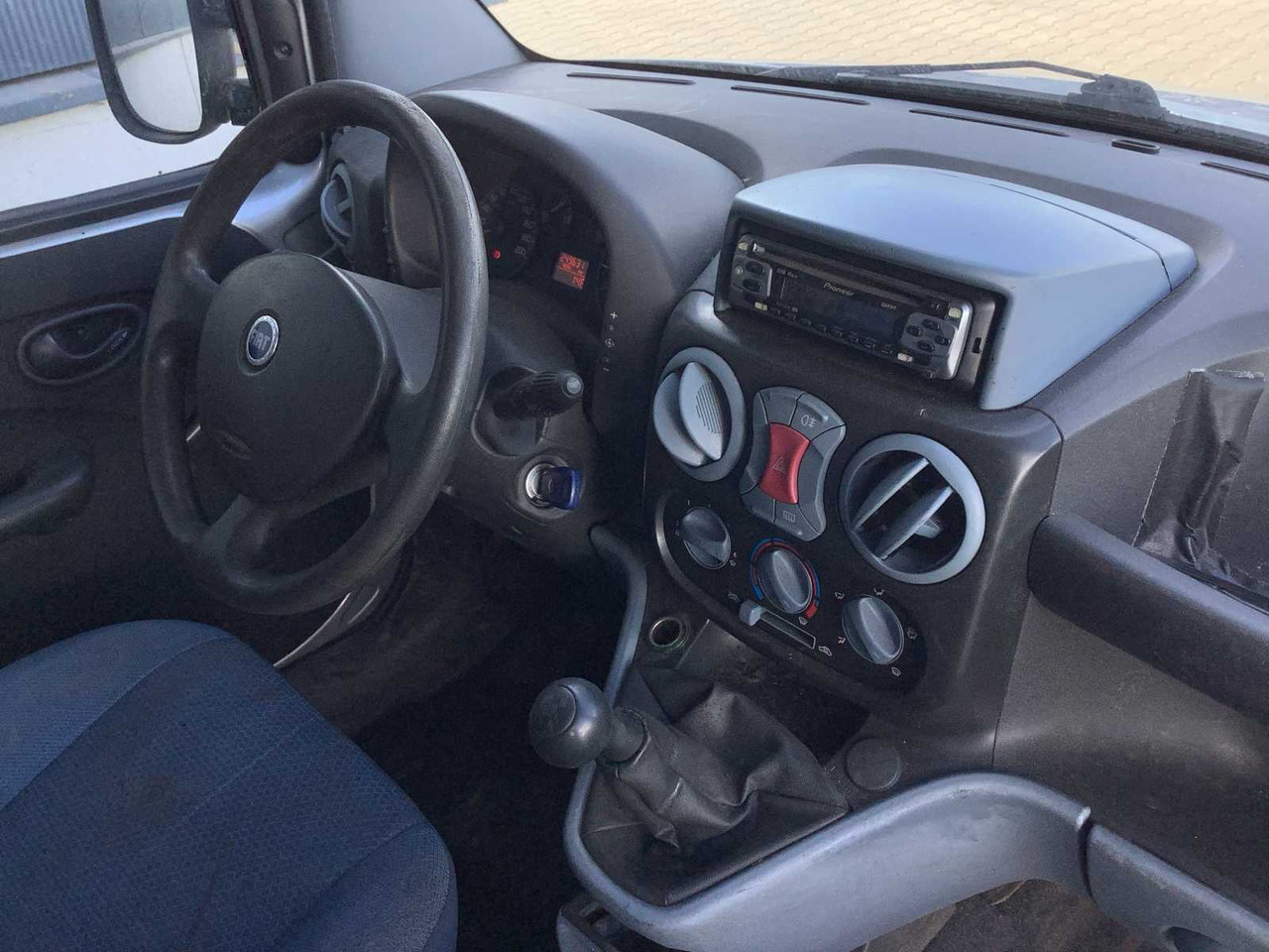 شاحنة التوصيل 2004 - FIAT - DOBLÒ - 1.3 JTD BASIS - COMMERCIAL VEHICLE: صورة 6 شاحنة التوصيل 2004 - FIAT - DOBLÒ - 1.3 JTD BASIS - COMMERCIAL VEHICLE: صورة 6