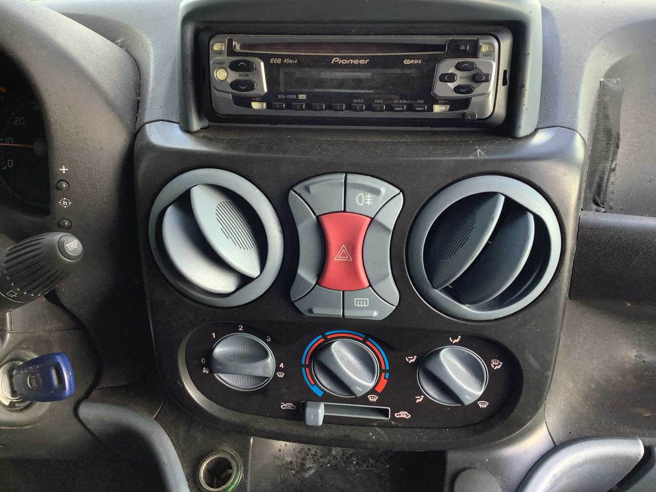 شاحنة التوصيل 2004 - FIAT - DOBLÒ - 1.3 JTD BASIS - COMMERCIAL VEHICLE: صورة 8 شاحنة التوصيل 2004 - FIAT - DOBLÒ - 1.3 JTD BASIS - COMMERCIAL VEHICLE: صورة 8