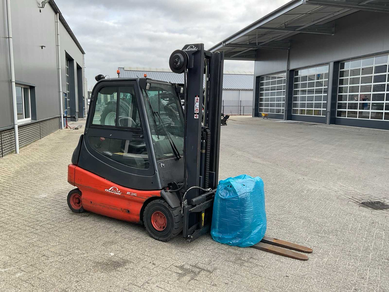2004 LINDE E25-02 FORKLIFT - رافعة شوكية: صورة 3 2004 LINDE E25-02 FORKLIFT - رافعة شوكية: صورة 3