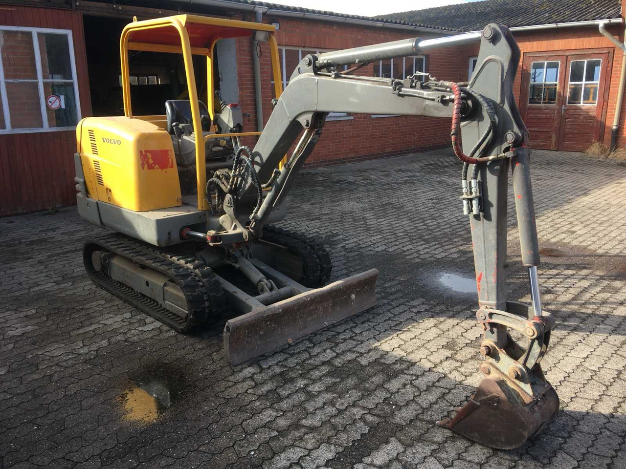 2004 VOLVO EC27C CRAWLER EXCAVATOR - حفارة: صورة 1 2004 VOLVO EC27C CRAWLER EXCAVATOR - حفارة: صورة 1