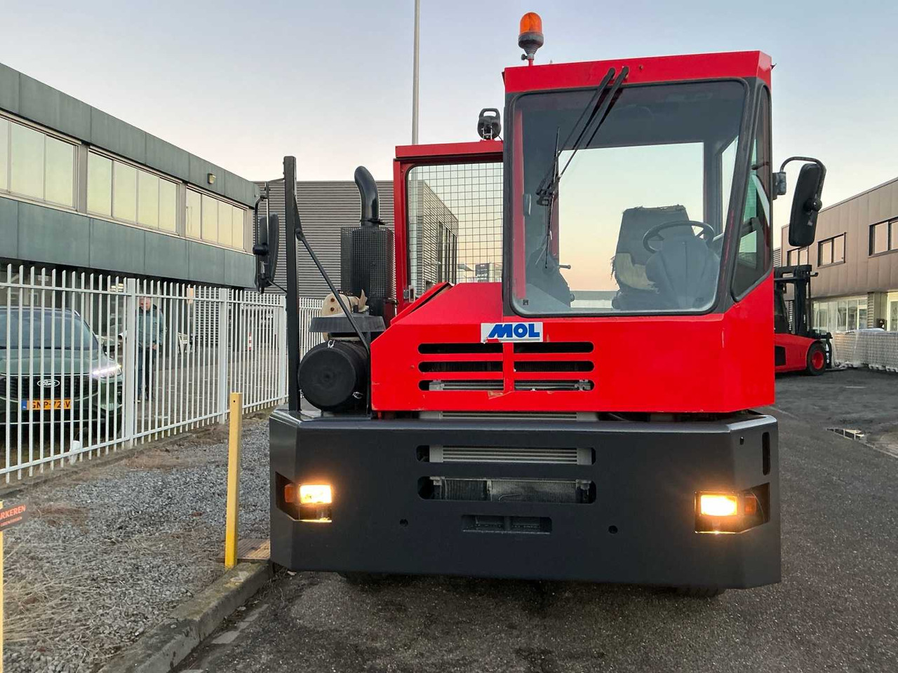 2005 MOL YT200/4X2 TERMINAL TRUCK - شاحنة: صورة 2 2005 MOL YT200/4X2 TERMINAL TRUCK - شاحنة: صورة 2