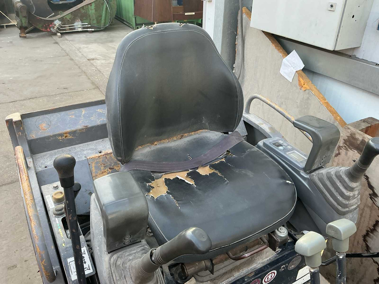 حفارة 2006 HITACHI ZX18 CRAWLER EXCAVATOR: صورة 32 حفارة 2006 HITACHI ZX18 CRAWLER EXCAVATOR: صورة 32