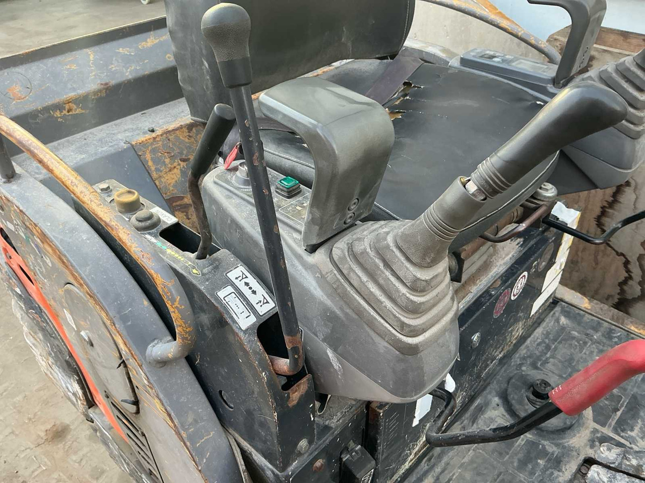 حفارة 2006 HITACHI ZX18 CRAWLER EXCAVATOR: صورة 30 حفارة 2006 HITACHI ZX18 CRAWLER EXCAVATOR: صورة 30