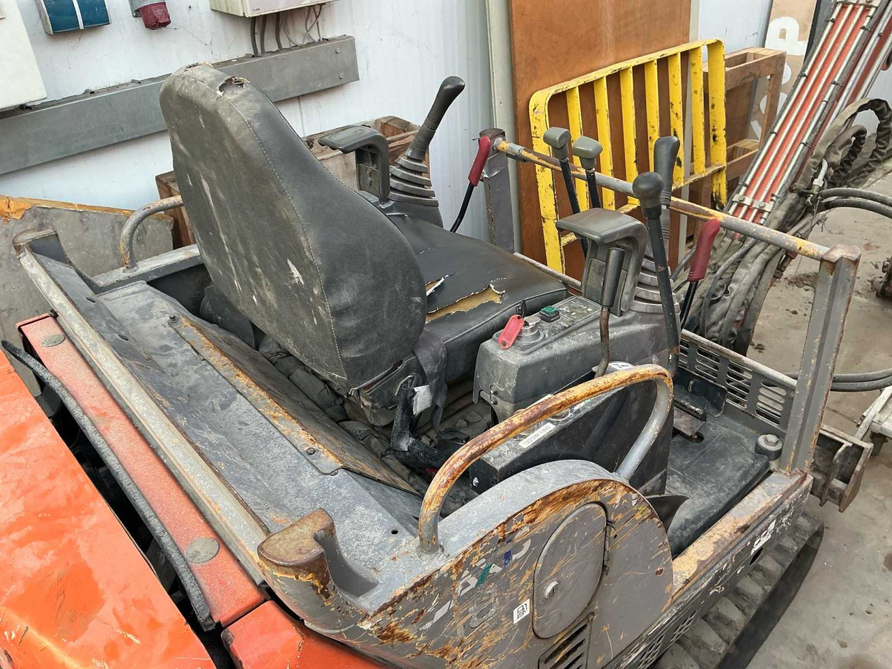 حفارة 2006 HITACHI ZX18 CRAWLER EXCAVATOR: صورة 28 حفارة 2006 HITACHI ZX18 CRAWLER EXCAVATOR: صورة 28