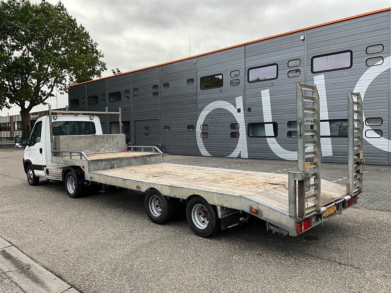 2006 IVECO DAILY 35C18 WITH VELDHUIZEN SEMI-TRAILER BE COMBINATION - شاحنة التوصيل: صورة 3 2006 IVECO DAILY 35C18 WITH VELDHUIZEN SEMI-TRAILER BE COMBINATION - شاحنة التوصيل: صورة 3