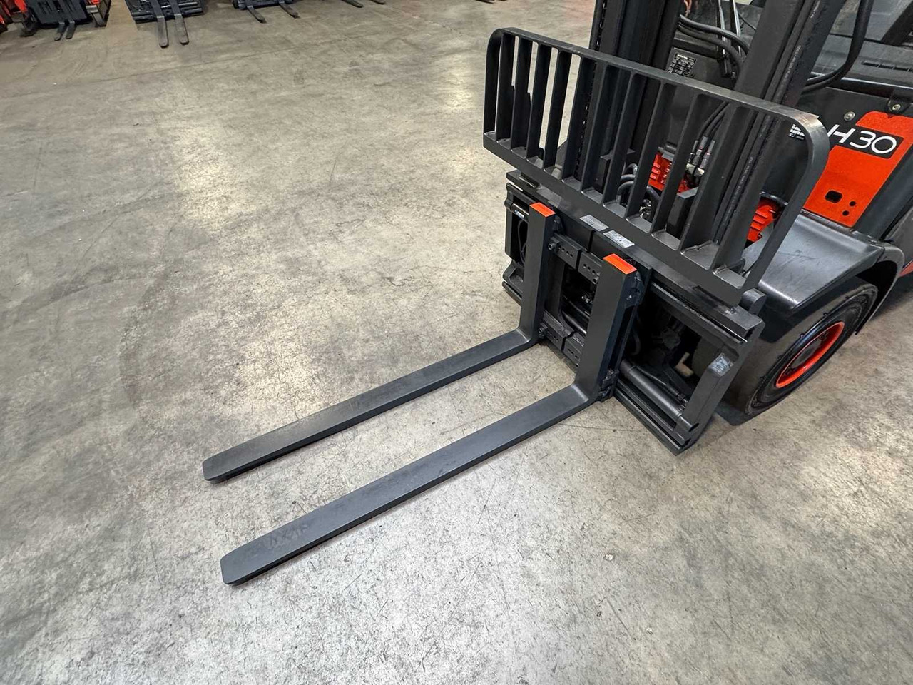 2006 LINDE H30T 3.000KG 3.+4. - رافعة شوكية: صورة 3 2006 LINDE H30T 3.000KG 3.+4. - رافعة شوكية: صورة 3