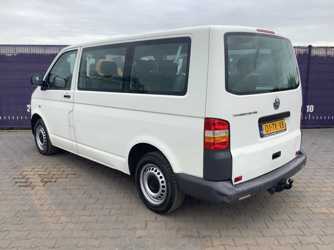 2006 - VOLKSWAGEN - TRANSPORTER KOMBI - 1.9 TDI 300 BASELINE - COMMERCIAL VEHICLE - شاحنة التوصيل: صورة 3 2006 - VOLKSWAGEN - TRANSPORTER KOMBI - 1.9 TDI 300 BASELINE - COMMERCIAL VEHICLE - شاحنة التوصيل: صورة 3