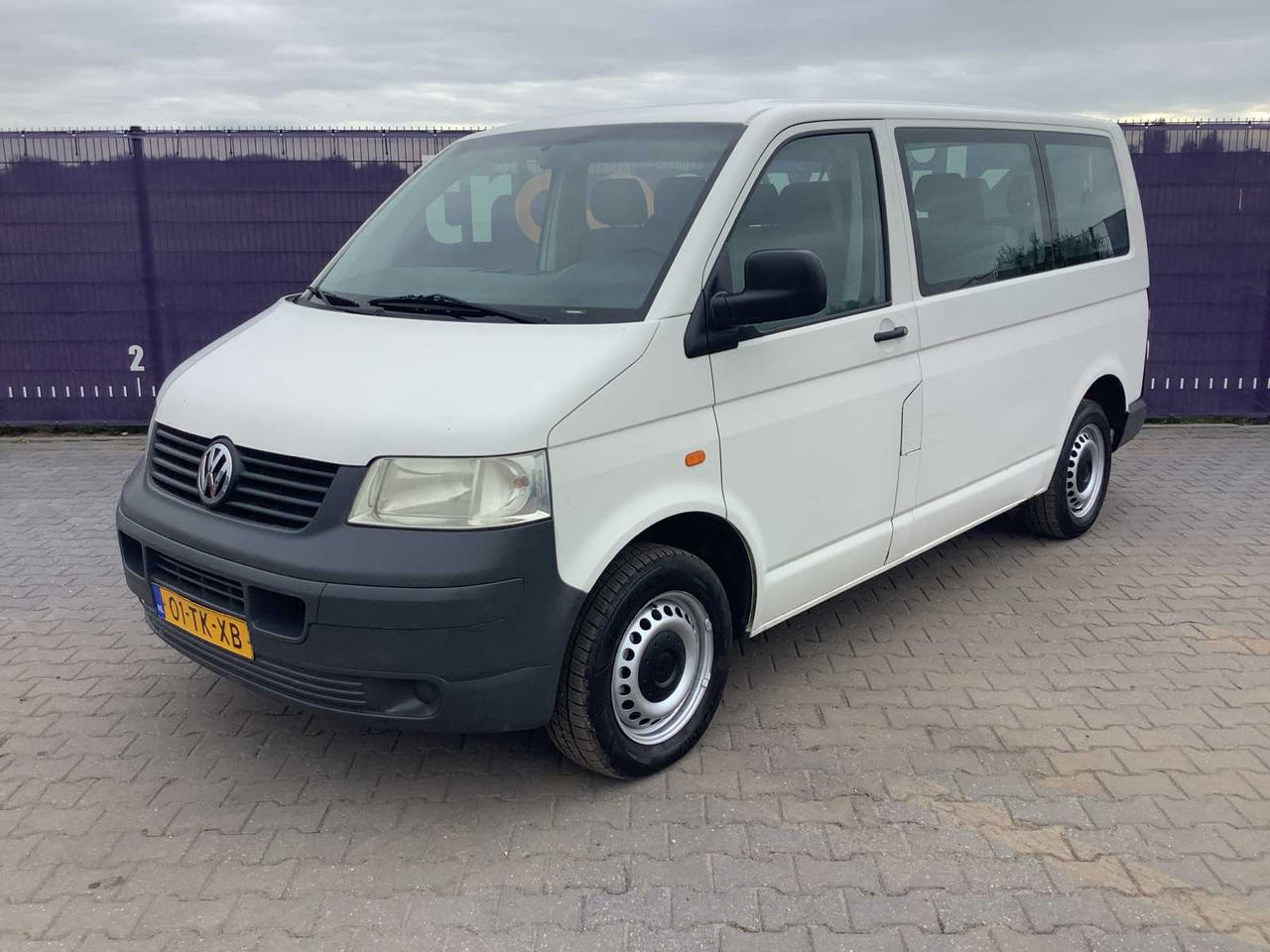 2006 - VOLKSWAGEN - TRANSPORTER KOMBI - 1.9 TDI 300 BASELINE - COMMERCIAL VEHICLE - شاحنة التوصيل: صورة 1 2006 - VOLKSWAGEN - TRANSPORTER KOMBI - 1.9 TDI 300 BASELINE - COMMERCIAL VEHICLE - شاحنة التوصيل: صورة 1