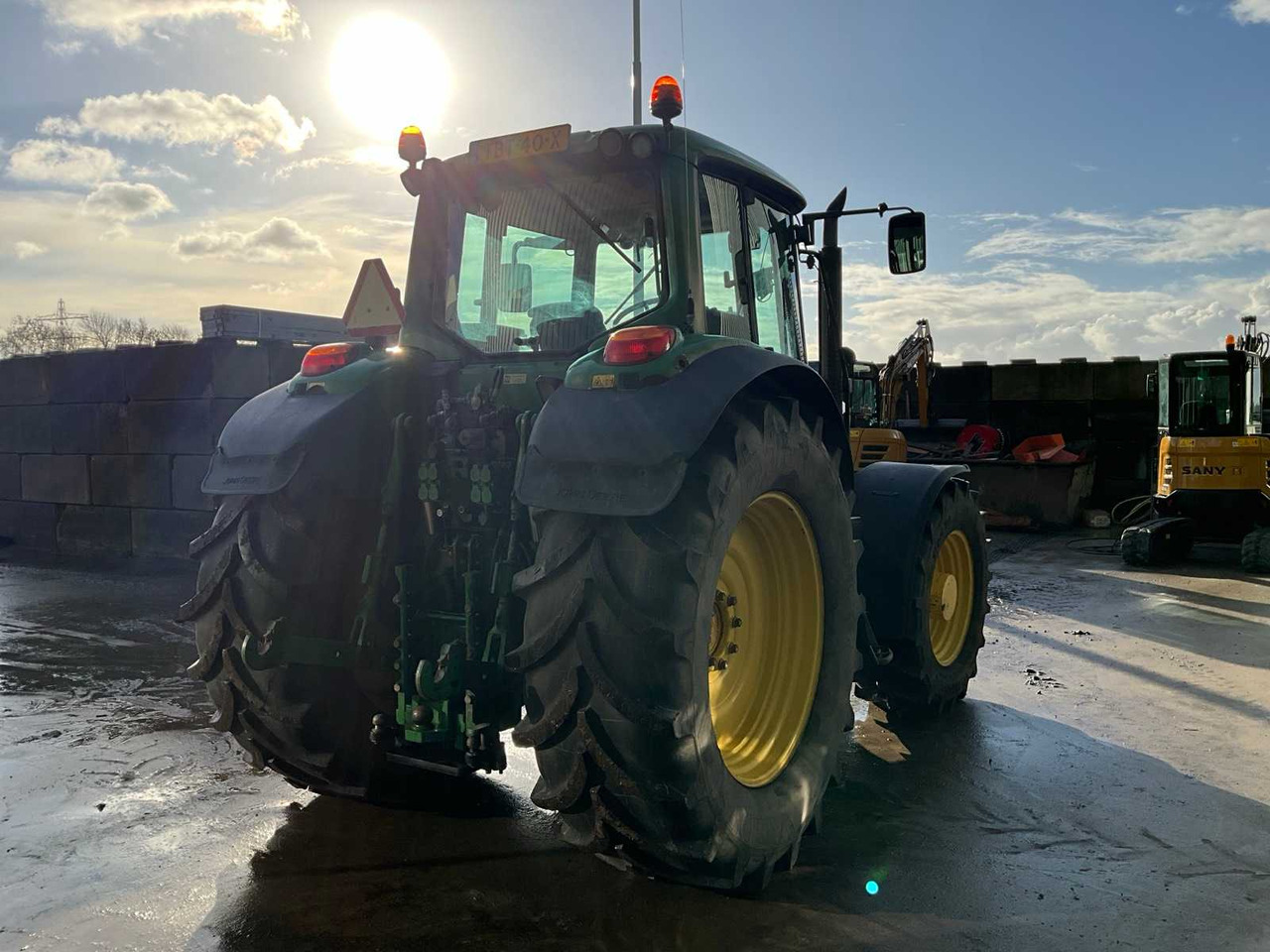 2007 JOHN DEERE 6820 FOUR WHEEL DRIVE FARM TRACTOR - جرار: صورة 4 2007 JOHN DEERE 6820 FOUR WHEEL DRIVE FARM TRACTOR - جرار: صورة 4