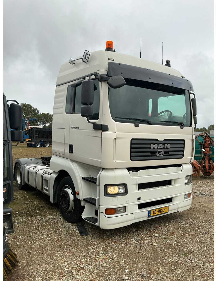 2007 MAN TGA 18.440 4X2 LLS-U 4X2 SEMI-TRAILER TRACTOR - شاحنة: صورة 3 2007 MAN TGA 18.440 4X2 LLS-U 4X2 SEMI-TRAILER TRACTOR - شاحنة: صورة 3