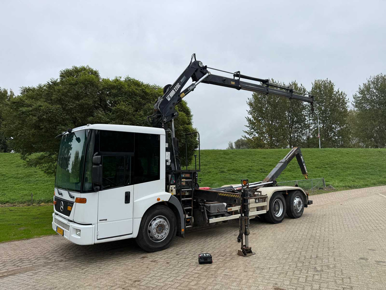 شاحنة 2007 MERCEDES-BENZ ECONIC CRANE TRUCK HIAB 220 - 6X2: صورة 10 شاحنة 2007 MERCEDES-BENZ ECONIC CRANE TRUCK HIAB 220 - 6X2: صورة 10