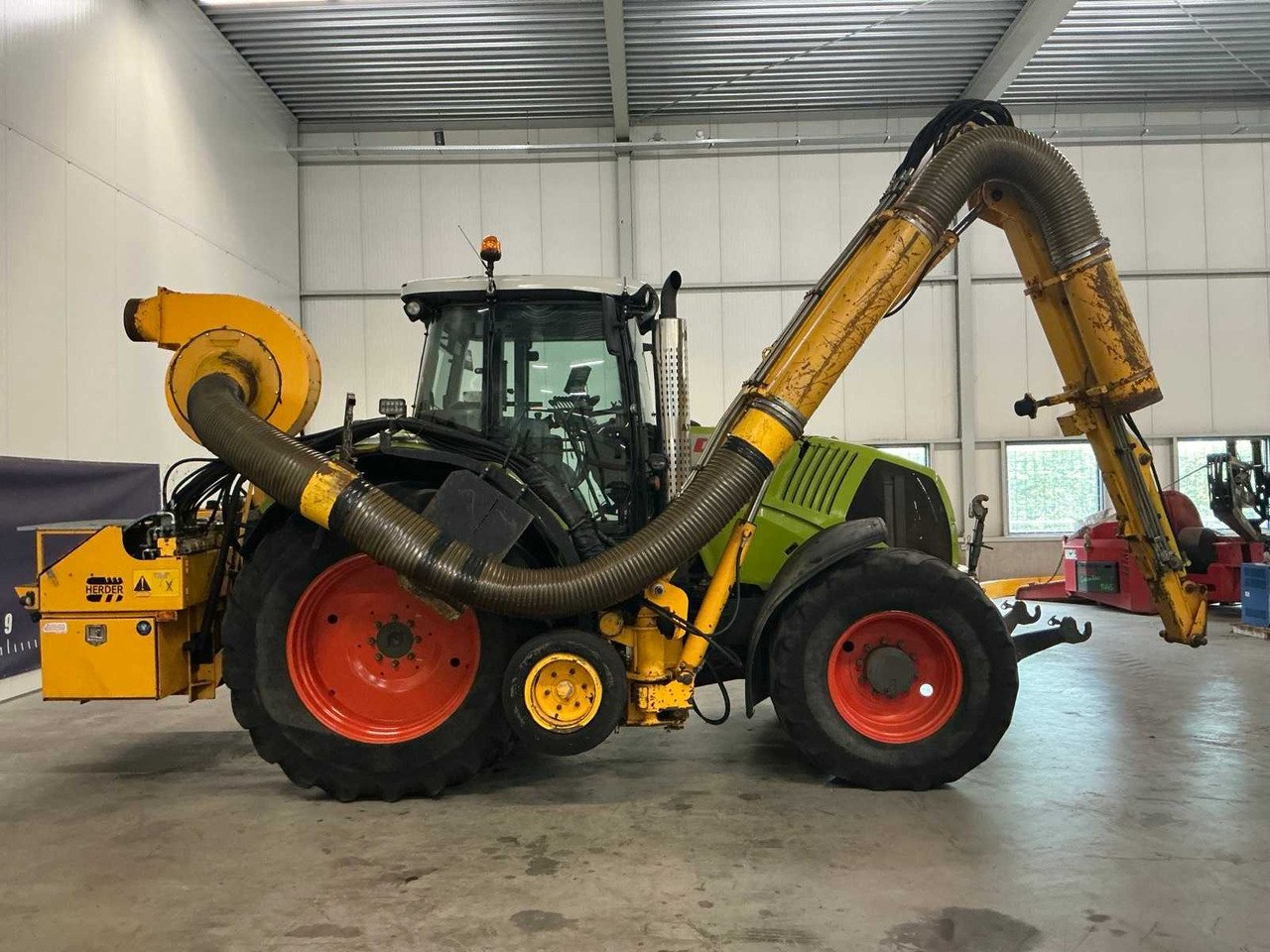 2009 CLAAS AXION 820 ALL-WHEEL DRIVE FARM TRACTOR - جرار: صورة 5 2009 CLAAS AXION 820 ALL-WHEEL DRIVE FARM TRACTOR - جرار: صورة 5