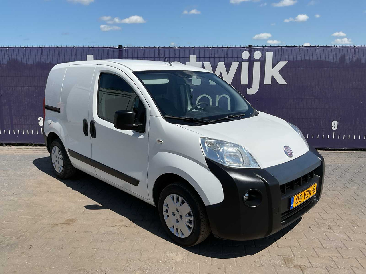 2009 - FIAT - FIORINO - 1.3 MJ SX - COMMERCIAL VEHICLE - شاحنة التوصيل: صورة 2 2009 - FIAT - FIORINO - 1.3 MJ SX - COMMERCIAL VEHICLE - شاحنة التوصيل: صورة 2