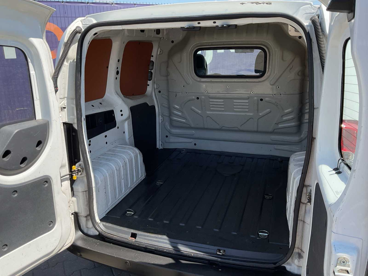 2009 - FIAT - FIORINO - 1.3 MJ SX - COMMERCIAL VEHICLE - شاحنة التوصيل: صورة 5 2009 - FIAT - FIORINO - 1.3 MJ SX - COMMERCIAL VEHICLE - شاحنة التوصيل: صورة 5