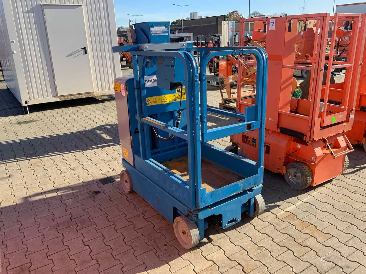 2011 GENIE GRC-12 AERIAL PLATFORM / PASSENGER LIFT - معدات الوصول: صورة 1 2011 GENIE GRC-12 AERIAL PLATFORM / PASSENGER LIFT - معدات الوصول: صورة 1