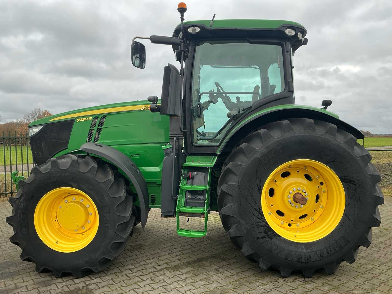 2012 JOHN DEERE 7230 R ALL-WHEEL DRIVE FARM TRACTOR - جرار: صورة 5 2012 JOHN DEERE 7230 R ALL-WHEEL DRIVE FARM TRACTOR - جرار: صورة 5