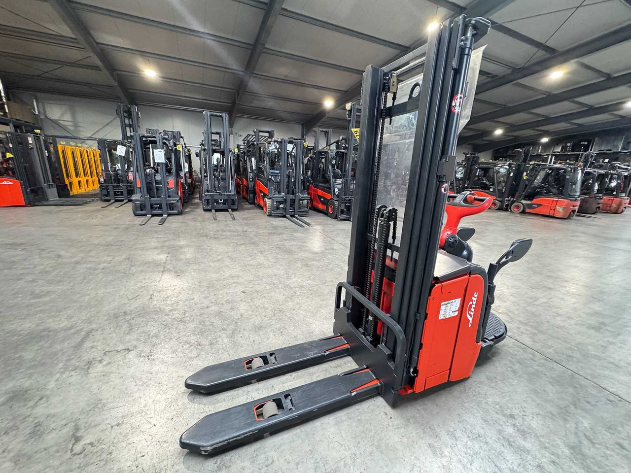 2012 SERVICE +UVV 09/2026 LINDE L16AP 1.600KG TRIPLEX 470CM PALLET TRUCK ANT 4.430 HOURS - رافعة شوكية: صورة 2 2012 SERVICE +UVV 09/2026 LINDE L16AP 1.600KG TRIPLEX 470CM PALLET TRUCK ANT 4.430 HOURS - رافعة شوكية: صورة 2