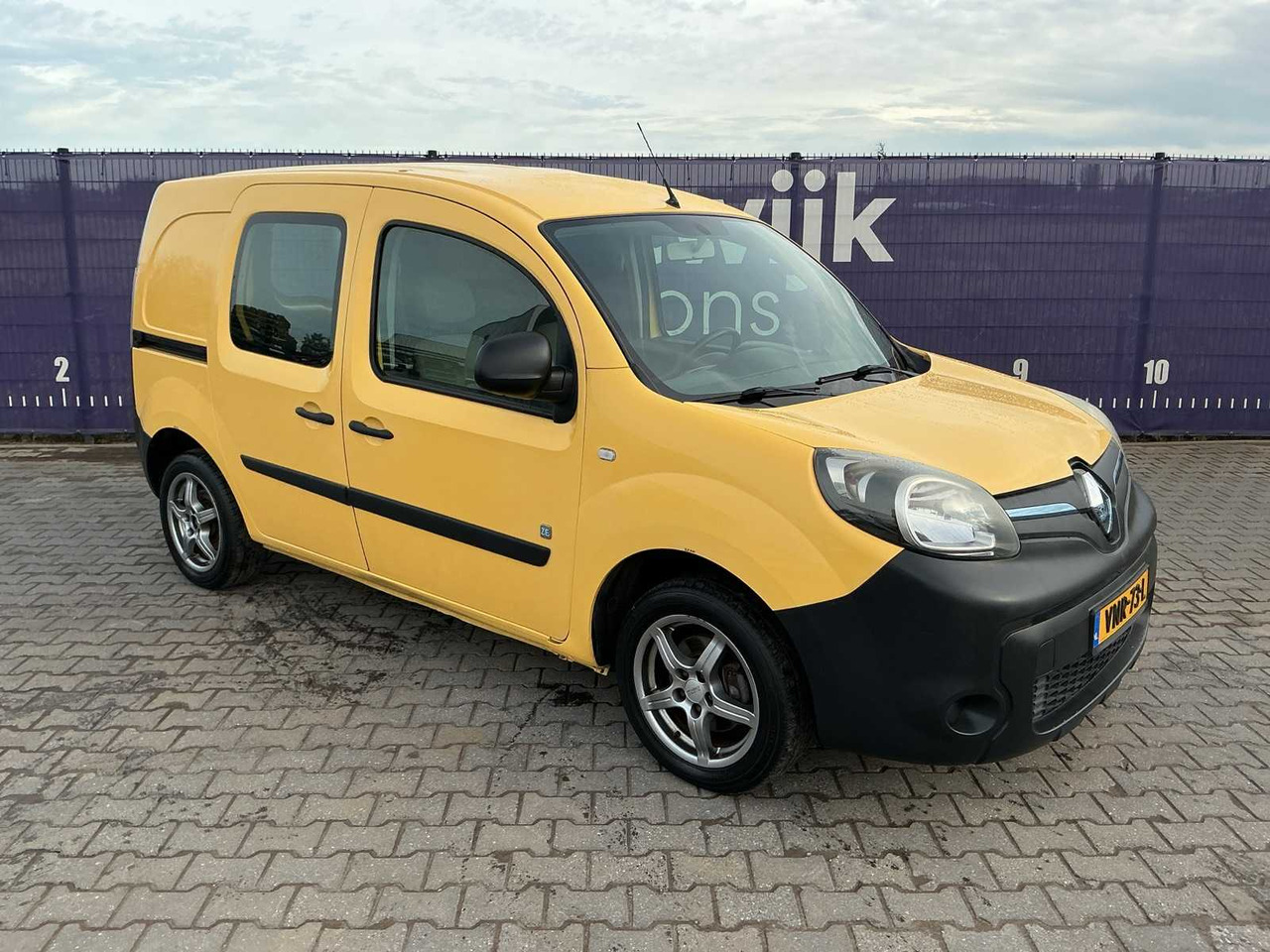 2013 - RENAULT - KANGOO EXPRESS - Z.E. - COMMERCIAL VEHICLE - شاحنة التوصيل: صورة 2 2013 - RENAULT - KANGOO EXPRESS - Z.E. - COMMERCIAL VEHICLE - شاحنة التوصيل: صورة 2