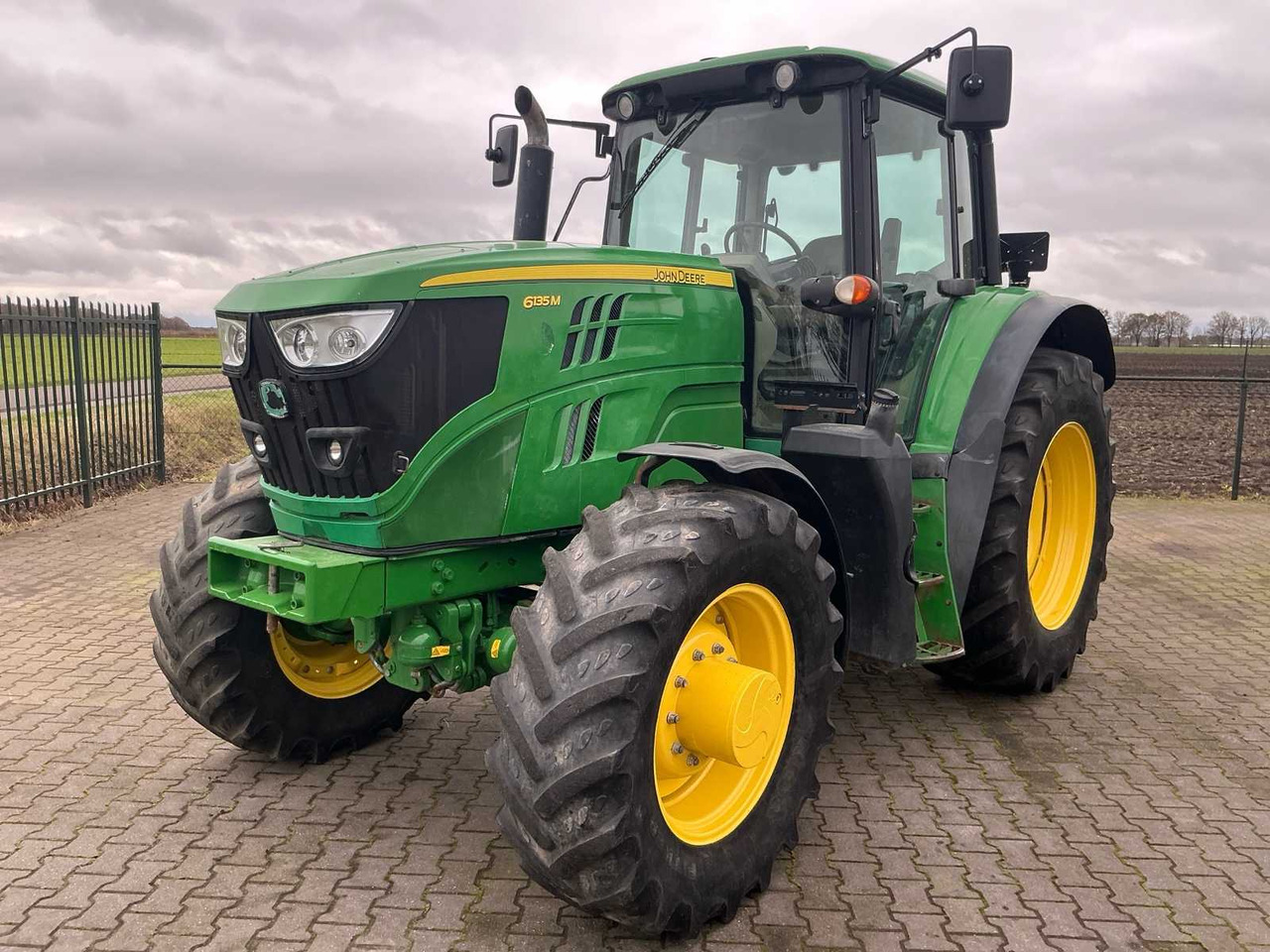 2016 JOHN DEERE 6135M FOUR WHEEL DRIVE FARM TRACTOR - جرار: صورة 1 2016 JOHN DEERE 6135M FOUR WHEEL DRIVE FARM TRACTOR - جرار: صورة 1