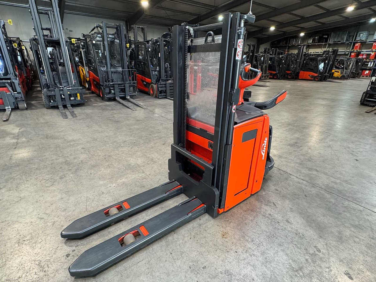 2017 SERVICE +UVV 10/2026 LINDE L14AP EVO 1.400KG SCALE PALLET TRUCK ANT 3.817 HOURS - رافعة شوكية: صورة 3 2017 SERVICE +UVV 10/2026 LINDE L14AP EVO 1.400KG SCALE PALLET TRUCK ANT 3.817 HOURS - رافعة شوكية: صورة 3