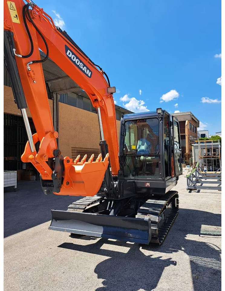 2018 DOOSAN DX55-9C MINI EXCAVATOR - حفارة: صورة 2 2018 DOOSAN DX55-9C MINI EXCAVATOR - حفارة: صورة 2