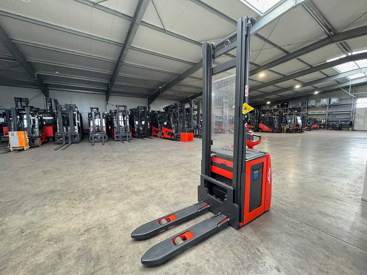2018 SERVICE +UVV 09/2026 LINDE L14 LITHIUM LI-ION 1.400KG PALLET TRUCK ANT 2.942 HOURS - رافعة شوكية: صورة 3 2018 SERVICE +UVV 09/2026 LINDE L14 LITHIUM LI-ION 1.400KG PALLET TRUCK ANT 2.942 HOURS - رافعة شوكية: صورة 3