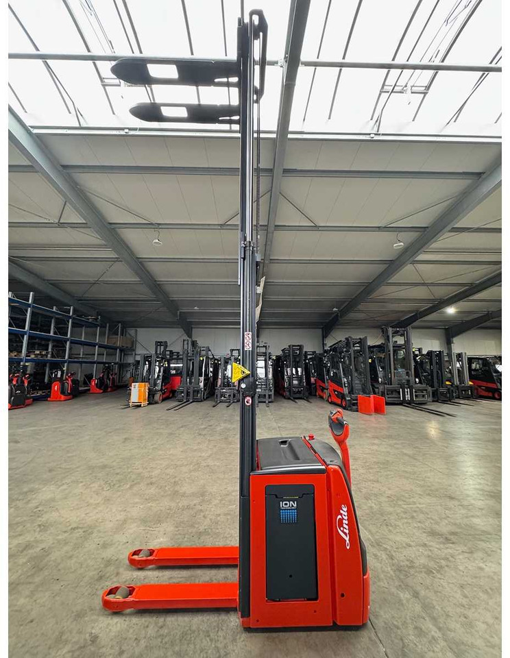 2018 SERVICE +UVV 09/2026 LINDE L14 LITHIUM LI-ION 1.400KG PALLET TRUCK ANT 2.942 HOURS - رافعة شوكية: صورة 4 2018 SERVICE +UVV 09/2026 LINDE L14 LITHIUM LI-ION 1.400KG PALLET TRUCK ANT 2.942 HOURS - رافعة شوكية: صورة 4