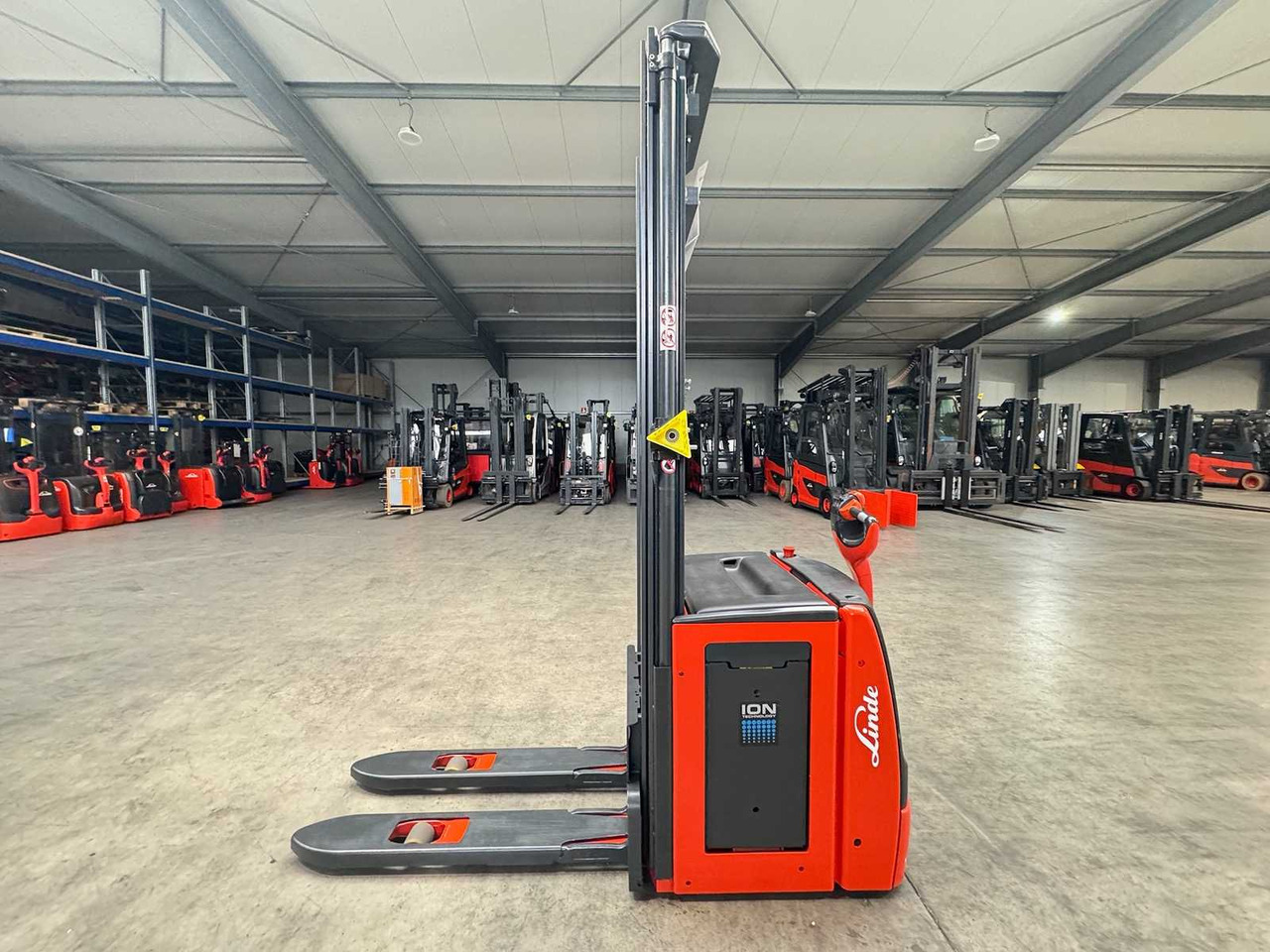 2018 SERVICE +UVV 09/2026 LINDE L14 LITHIUM LI-ION 1.400KG PALLET TRUCK ANT 3.912 HOURS - رافعة شوكية: صورة 5 2018 SERVICE +UVV 09/2026 LINDE L14 LITHIUM LI-ION 1.400KG PALLET TRUCK ANT 3.912 HOURS - رافعة شوكية: صورة 5