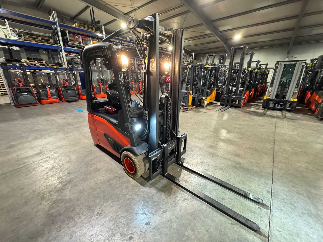 2018 SERVICE+UVV 10/2026 LINDE E18 EVO 1,800KG DUPLEX FREE LIFT ELECTRIC FORKLIFT 4,467 HOURS E20 E16 - رافعة شوكية: صورة 2 2018 SERVICE+UVV 10/2026 LINDE E18 EVO 1,800KG DUPLEX FREE LIFT ELECTRIC FORKLIFT 4,467 HOURS E20 E16 - رافعة شوكية: صورة 2