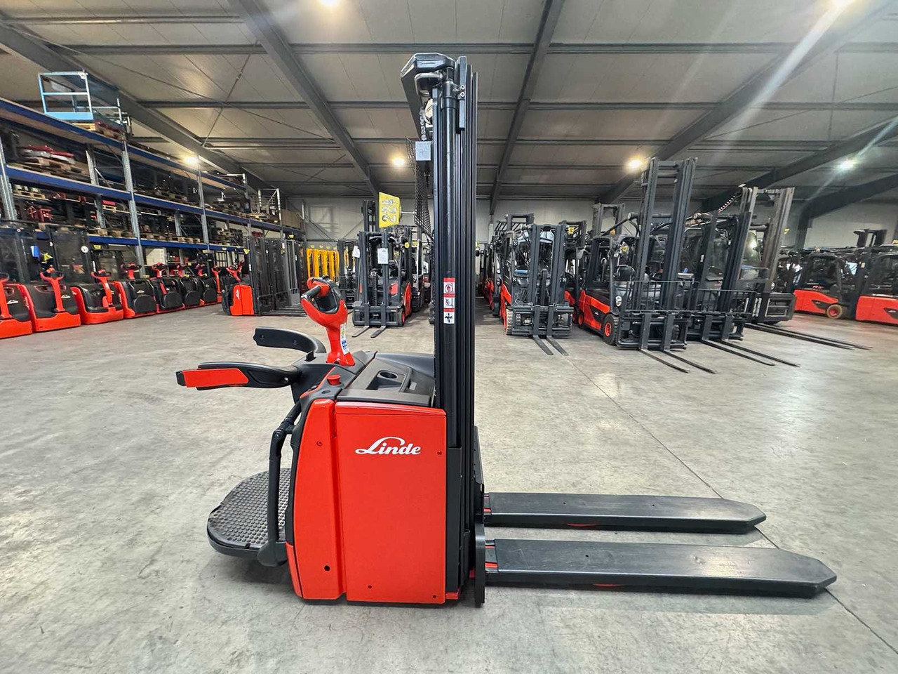 2018 SERVICE + UVV 10/2026 LINDE L14API TRIPLEX 470CM PALLET TRUCK PALLET TRUCK ANT SCALES INITIAL STROKE - رافعة شوكية: صورة 3 2018 SERVICE + UVV 10/2026 LINDE L14API TRIPLEX 470CM PALLET TRUCK PALLET TRUCK ANT SCALES INITIAL STROKE - رافعة شوكية: صورة 3