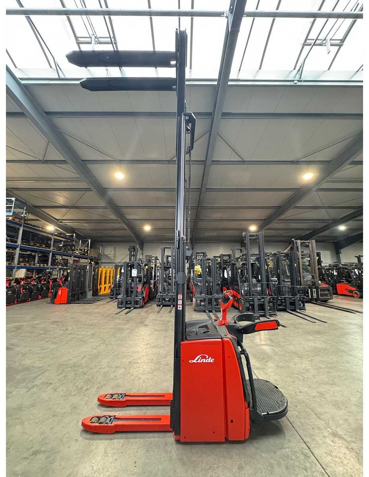 2018 SERVICE + UVV 10/2026 LINDE L14API TRIPLEX 470CM PALLET TRUCK PALLET TRUCK ANT SCALES INITIAL STROKE - رافعة شوكية: صورة 2 2018 SERVICE + UVV 10/2026 LINDE L14API TRIPLEX 470CM PALLET TRUCK PALLET TRUCK ANT SCALES INITIAL STROKE - رافعة شوكية: صورة 2
