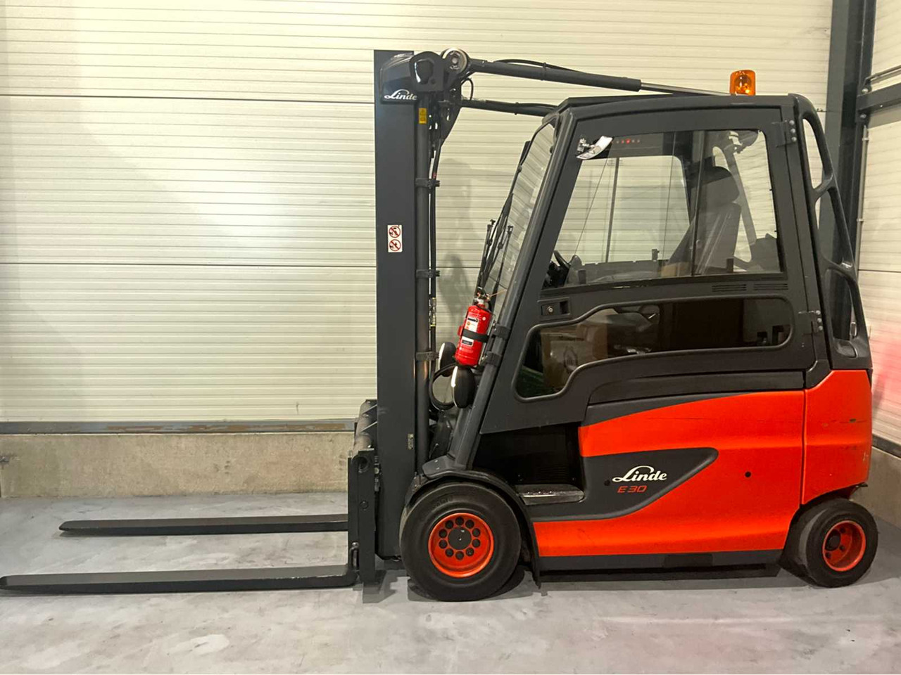 2019 LINDE E30HL-01/600 3000KG SPOON ADJUSTER BATTERY 2023 FORKLIFT - رافعة شوكية: صورة 2 2019 LINDE E30HL-01/600 3000KG SPOON ADJUSTER BATTERY 2023 FORKLIFT - رافعة شوكية: صورة 2