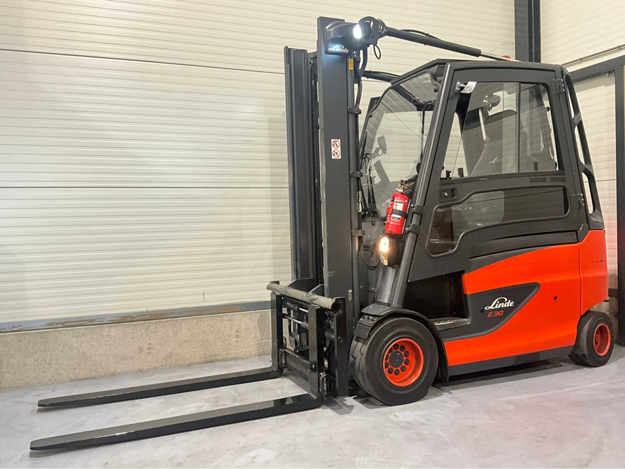 2019 LINDE E30HL-01/600 3000KG SPOON ADJUSTER BATTERY 2023 FORKLIFT - رافعة شوكية: صورة 1 2019 LINDE E30HL-01/600 3000KG SPOON ADJUSTER BATTERY 2023 FORKLIFT - رافعة شوكية: صورة 1
