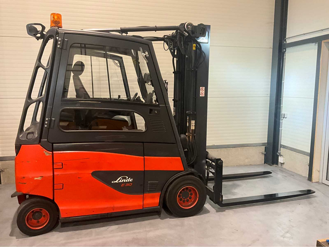 2019 LINDE E30HL-01/600 3000KG SPOON ADJUSTER BATTERY 2023 FORKLIFT - رافعة شوكية: صورة 5 2019 LINDE E30HL-01/600 3000KG SPOON ADJUSTER BATTERY 2023 FORKLIFT - رافعة شوكية: صورة 5