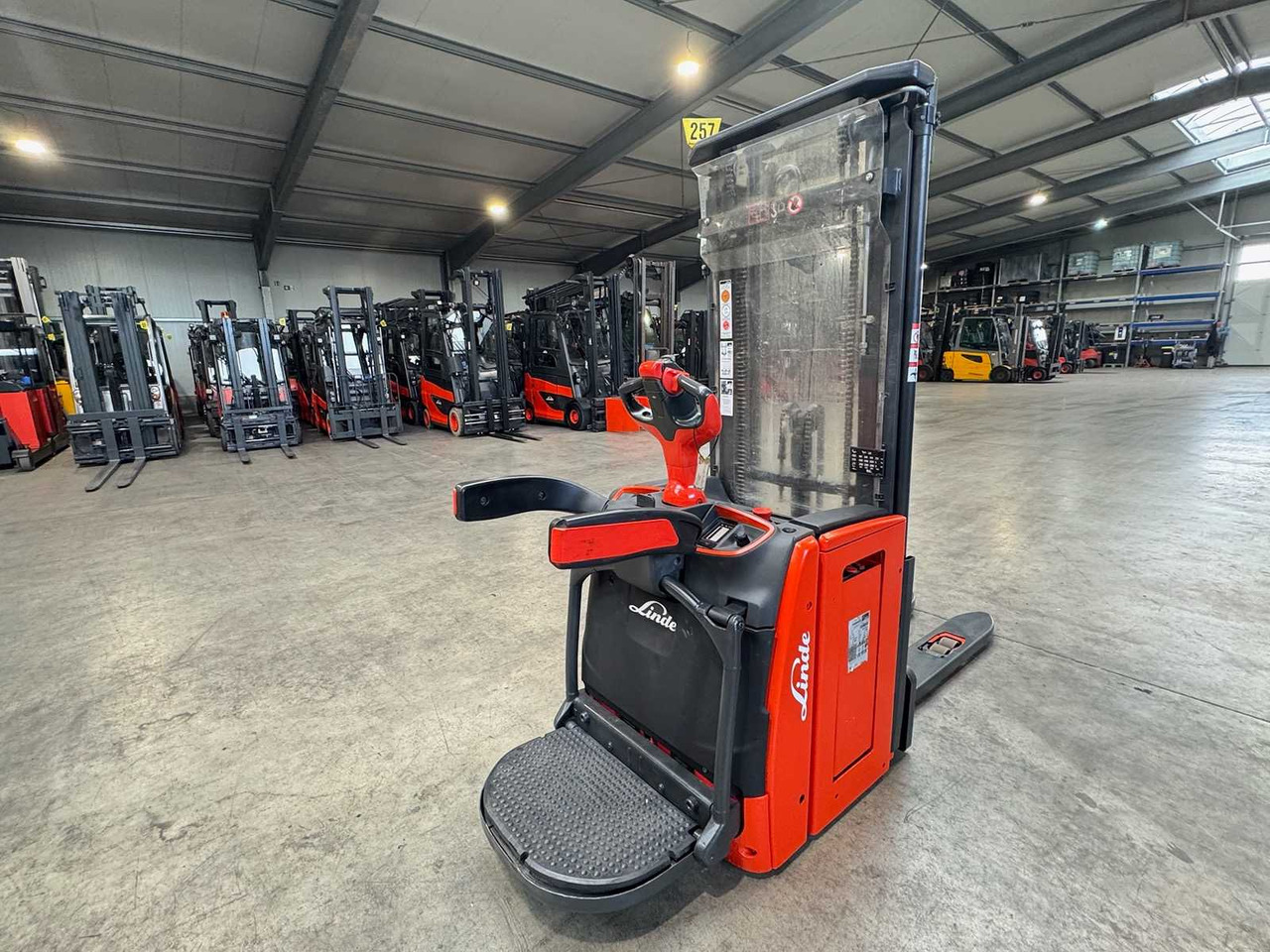 2019 SERVICE +UVV 01/2026 LINDE L16API 1,600KG TRIPLEX 470CM PALLET TRUCK INITIAL LIFT SCALE 2,779 HOURS - رافعة شوكية: صورة 5 2019 SERVICE +UVV 01/2026 LINDE L16API 1,600KG TRIPLEX 470CM PALLET TRUCK INITIAL LIFT SCALE 2,779 HOURS - رافعة شوكية: صورة 5
