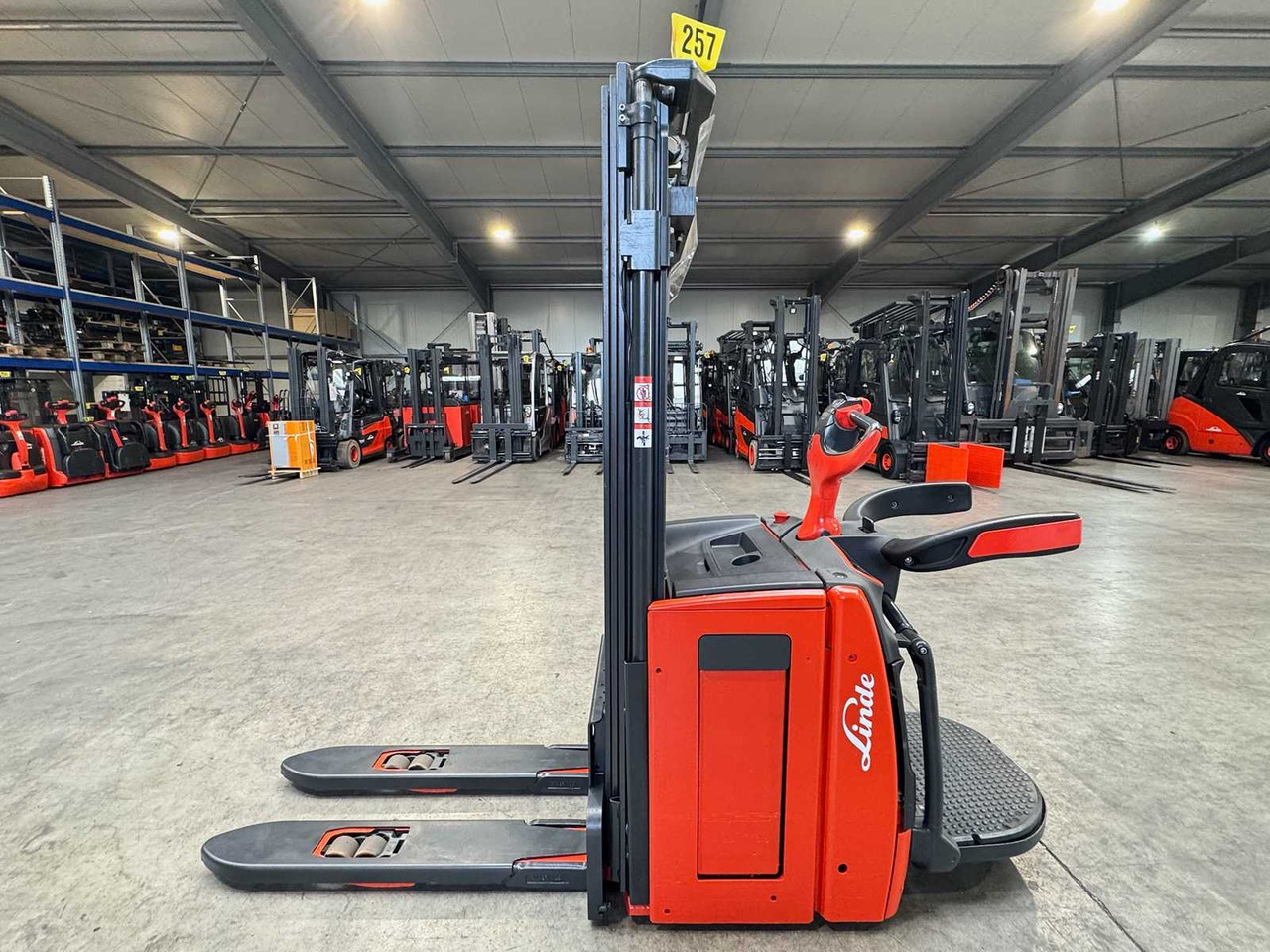2019 SERVICE +UVV 01/2026 LINDE L16API 1,600KG TRIPLEX 470CM PALLET TRUCK INITIAL LIFT SCALE 2,779 HOURS - رافعة شوكية: صورة 1 2019 SERVICE +UVV 01/2026 LINDE L16API 1,600KG TRIPLEX 470CM PALLET TRUCK INITIAL LIFT SCALE 2,779 HOURS - رافعة شوكية: صورة 1