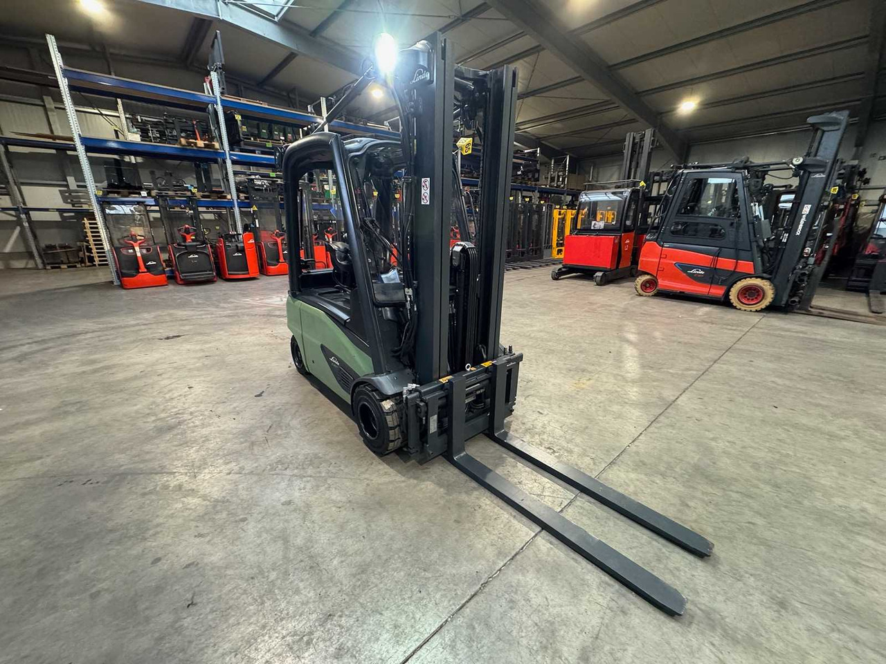 2019 SERVICE+UVV 12/2026 LINDE E20PL 2,000KG TRIPLEX 3RD + 4TH VALVE 4X TIRES NEW ELECTRIC FORKLIFT 5,286 HOURS - رافعة شوكية: صورة 5 2019 SERVICE+UVV 12/2026 LINDE E20PL 2,000KG TRIPLEX 3RD + 4TH VALVE 4X TIRES NEW ELECTRIC FORKLIFT 5,286 HOURS - رافعة شوكية: صورة 5