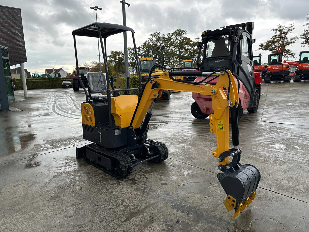 2025 - TP13 - MINI EXCAVATOR - حفارة مُصَّغرة: صورة 3 2025 - TP13 - MINI EXCAVATOR - حفارة مُصَّغرة: صورة 3