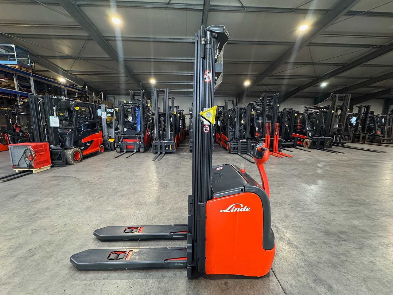 32/2019 SERVICE +UVV 10/2026 LINDE L14 TRIPLEX 470CM PALLET TRUCK ANT 1,983 HOURS - رافعة شوكية: صورة 2 32/2019 SERVICE +UVV 10/2026 LINDE L14 TRIPLEX 470CM PALLET TRUCK ANT 1,983 HOURS - رافعة شوكية: صورة 2