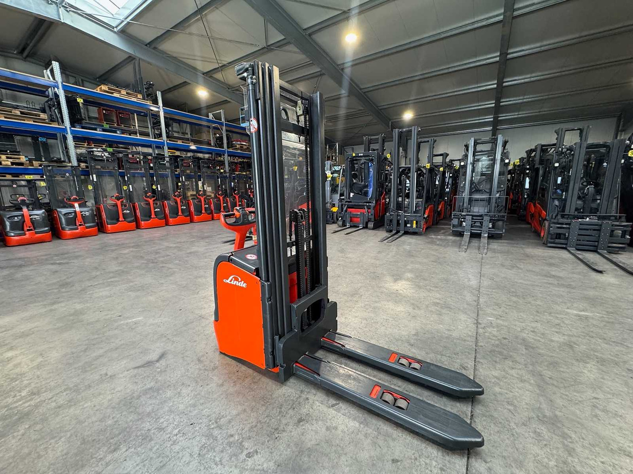32/2019 SERVICE +UVV 10/2026 LINDE L14 TRIPLEX 470CM PALLET TRUCK ANT 1,983 HOURS - رافعة شوكية: صورة 5 32/2019 SERVICE +UVV 10/2026 LINDE L14 TRIPLEX 470CM PALLET TRUCK ANT 1,983 HOURS - رافعة شوكية: صورة 5