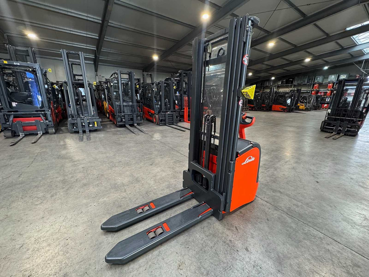 32/2019 SERVICE +UVV 10/2026 LINDE L14 TRIPLEX 470CM PALLET TRUCK ANT 1,983 HOURS - رافعة شوكية: صورة 3 32/2019 SERVICE +UVV 10/2026 LINDE L14 TRIPLEX 470CM PALLET TRUCK ANT 1,983 HOURS - رافعة شوكية: صورة 3