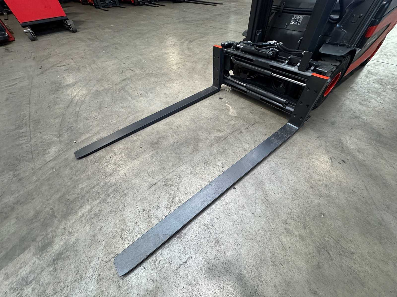 49/2019 SERVICE + UVV 12/2026 LINDE E25 2.500KG 3.+4. VALVE FORK ADJUSTER ELECTRIC FORKLIFT 7.798 HOURS - رافعة شوكية: صورة 3 49/2019 SERVICE + UVV 12/2026 LINDE E25 2.500KG 3.+4. VALVE FORK ADJUSTER ELECTRIC FORKLIFT 7.798 HOURS - رافعة شوكية: صورة 3