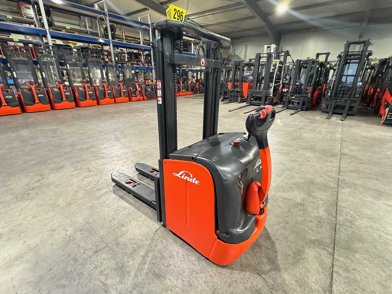 BATTERY 2020 LINDE L14 1.400KG PALLET TRUCK STACKER ANT STACKER - رافعة شوكية: صورة 1 BATTERY 2020 LINDE L14 1.400KG PALLET TRUCK STACKER ANT STACKER - رافعة شوكية: صورة 1